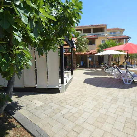 Friedrich-7 By Interhome *