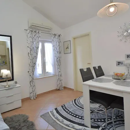 Friedrich-7 By Interhome